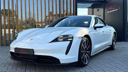 Branco Usado 2020 Porsche Taycan 4S Sedan | € 52.900 (Preço justo)