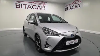 Cinzento Usado 2018 Toyota Yaris Hybrid | € 17.500 (Preço justo)