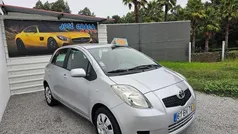 Cinzento Usado 2006 Toyota Yaris Sedan | € 4.250 (Bom preço)