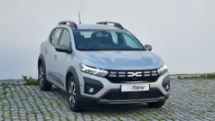 Cinza Usado 2024 Dacia Sandero Expression Citadino | € 17.950 (Preço justo)