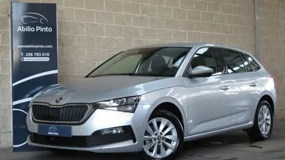 Cinzento Usado 2023 Skoda Scala Ambition Citadino | € 16.750 (Preço justo)