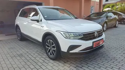 Branco Usado 2021 VW Tiguan Life SUV | € 23.750 (Bom preço)