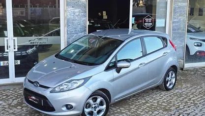 Usado Ford Fiesta Trend 82 HP (60 kW) 2010 Cinza Citadino