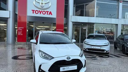 Branco Usado 2021 Toyota Yaris Hybrid | € 19.990 (Preço justo)