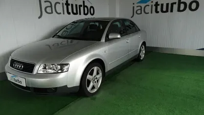 Cinzento Usado 2002 Audi A4 | € 4.900 (Preço justo)