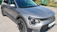 Cinzento Usado 2023 Kia e-Niro SUV | € 29.000 (Preço justo)