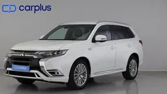 Branco Usado 2021 Mitsubishi Outlander P-HEV Instyle SUV | € 27.900 (Preço justo)