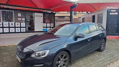Usado 2014 Volvo V60 Summum Carrinha | € 14.900 (Preço justo)