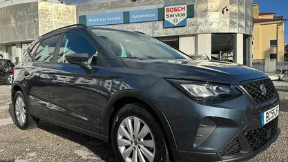 Usado Seat Arona Style 110 HP (80 kW) 2023 Cinza SUV