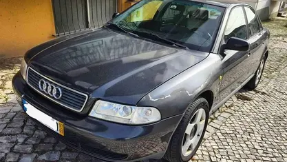 Cinzento Usado 2001 Audi A4 Sedan | € 2.300 (Preço justo)