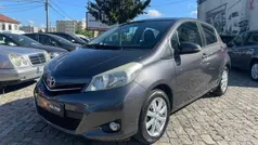 Cinzento (metalizado) Usado 2013 Toyota Yaris Comfort Citadino | € 11.499 (Preço justo)