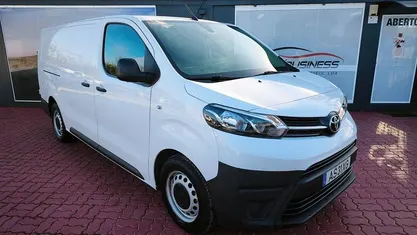 Branco Usado 2022 Toyota Proace Monovolume | € 23.990 (Preço justo)