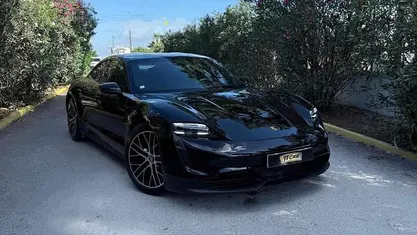 Preto Usado 2020 Porsche Taycan Sedan | € 65.000 (Preço justo)