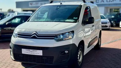 Branco Usado 2021 Citroën Berlingo Monovolume | € 13.000 (Preço justo)