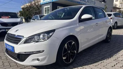 Branco Usado 2015 Peugeot 308 Active Citadino | € 12.250 (Preço justo)