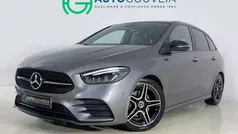 Cinza Usado 2019 Mercedes B180 AMG line Monovolume | € 28.500 (Preço justo)