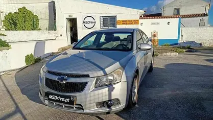 Usado Chevrolet Cruze LS 113 HP (83 kW) 2009 Cinza Sedan
