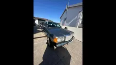 Usado 1981 Mercedes 240 Sedan | € 11.000