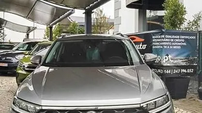 Usado VW T-Roc 110 HP (80 kW) 2024 Cinzento SUV