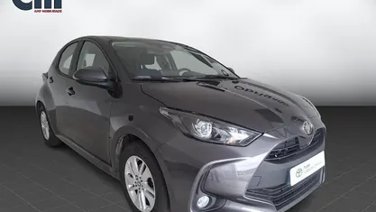 Cinza Usado 2023 Toyota Yaris Hybrid Comfort | € 21.990 (Preço justo)