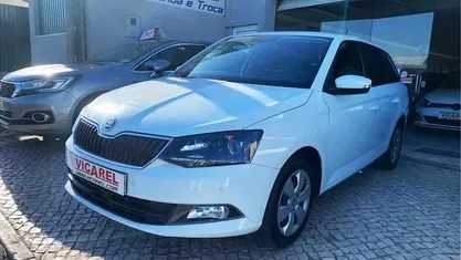 Branco Usado 2018 Skoda Fabia Citadino | € 6.900 (Preço justo)