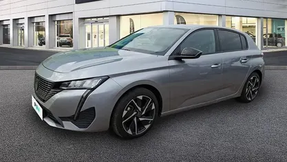 Usado Peugeot 308 Allure 130 HP (95 kW) 2024 Cinzento Sedan