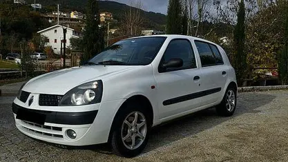 Usado 2002 Renault Clio II Sedan | € 2.450 (Bom preço)