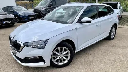 Branco Usado 2023 Skoda Scala Ambition Citadino | € 18.950 (Preço justo)