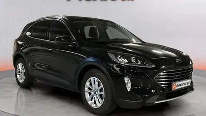 Usado Ford Kuga Titanium 120 HP (88 kW) 2022 Preto SUV