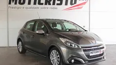 Cinzento Usado 2018 Peugeot 208 Citadino | € 11.900 (Preço justo)