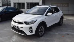 Branco Usado 2025 Kia Stonic SUV | € 18.990 (Preço justo)