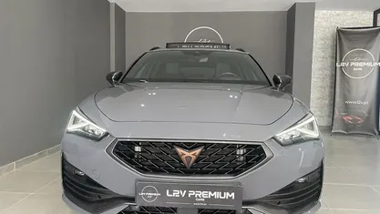Cinzento Usado 2023 Cupra Leon | € 27.400 (Preço justo)