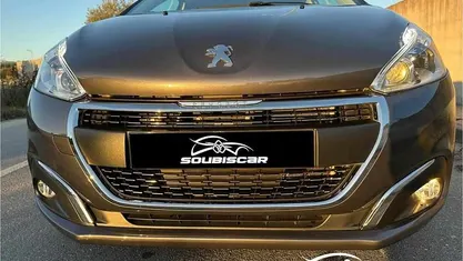 Usado 2018 Peugeot 208 Signature Sky Citadino | € 10.700 (Preço justo)