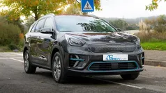 Cinza Usado 2020 Kia e-Niro SUV | € 21.990 (Preço justo)