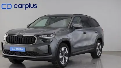 Cinzento Usado 2025 Skoda Kodiaq SUV | € 39.500 (Bom preço)