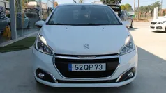 Branco Usado 2015 Peugeot 208 Citadino | € 10.000 (Preço justo)
