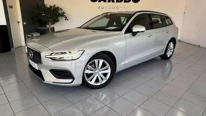 Usado Volvo V60 Momentum 150 HP (110 kW) 2019 Cinza Carrinha