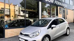 Cinza Usado 2013 Kia Rio EX Citadino | € 7.000 (Preço justo)