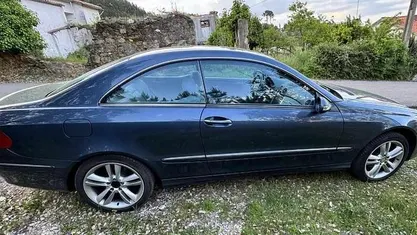 Cinzento Usado 2004 Mercedes CLK200 Coupé | € 6.200 (Preço justo)