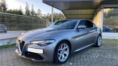 Cinzento Usado 2019 Alfa Romeo Giulia Super Sedan | € 22.500 (Preço justo)