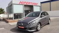 Cinzento Usado 2018 Mercedes B180 Edition Monovolume | € 17.900 (Preço justo)