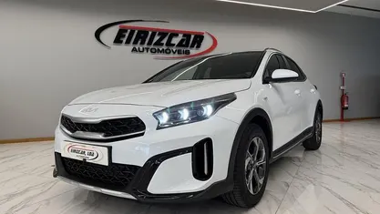 Usado Kia XCeed 100 HP (73 kW) 2025 Branco SUV