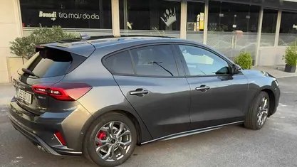 Cinzento Usado 2023 Ford Focus Citadino | € 21.790 (Preço justo)