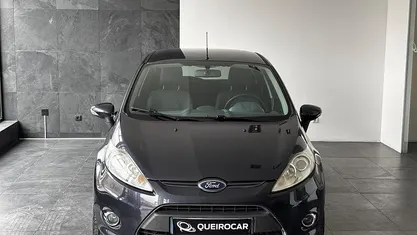 Cinza Usado 2010 Ford Fiesta Titanium Citadino | € 8.250 (Preço justo)