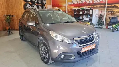 Usado Peugeot 2008 Active 82 HP (60 kW) 2015 Cinza escuro SUV