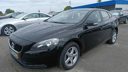Usado Volvo V40 Momentum 120 HP (88 kW) 2017 Preto Carrinha