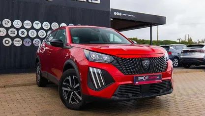 Usado Peugeot 2008 102 HP (75 kW) 2024 Vermelho SUV