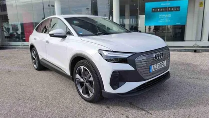 Branco Usado 2023 Audi Q4 e-tron Comfort SUV | € 28.990 (Preço justo)