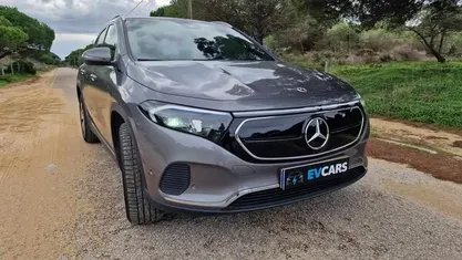 Cinzento Usado 2021 Mercedes EQA250 SUV | € 34.150