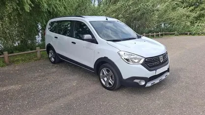 Branco Usado 2022 Dacia Lodgy Monovolume | € 14.900 (Preço justo)